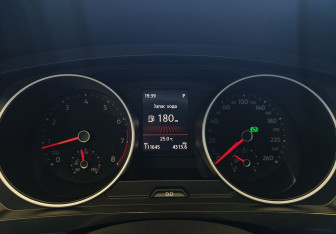 Подержанный автомобиль Volkswagen Tiguan 2018 года (10 фото)