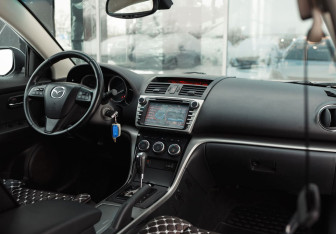 Подержанный автомобиль Mazda 6 Sedan 2010 года (10 фото)