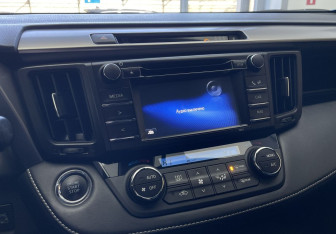 Подержанный автомобиль Toyota RAV4 2016 года (14 фото)