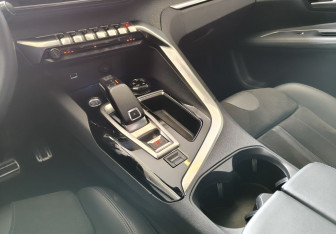 Подержанный автомобиль Peugeot 3008 2019 года (10 фото)
