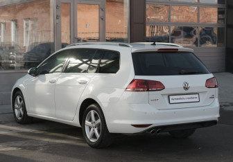 Подержанный автомобиль Volkswagen Golf Wagon 2013 года (7 фото)