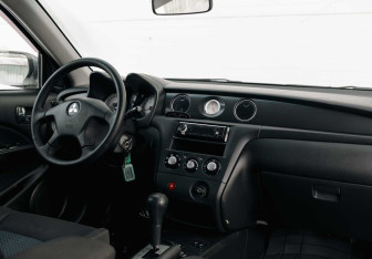 Подержанный автомобиль Mitsubishi Outlander 2007 года (10 фото)