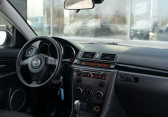 Подержанный автомобиль Mazda 3 Sedan 2006 года (10 фото)