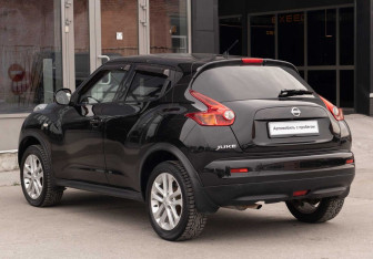 Подержанный автомобиль Nissan Juke 2012 года (7 фото)