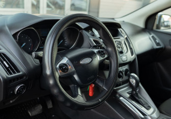 Подержанный автомобиль Ford Focus Sedan 2012 года (11 фото)