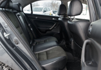 Подержанный автомобиль Honda Accord Sedan 2006 года (18 фото)