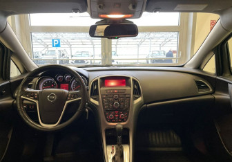 Подержанный автомобиль Opel Astra Hatchback 2014 года (12 фото)