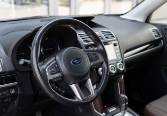Подержанный автомобиль Subaru Forester Suv 2016 года (11 фото)