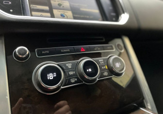 Подержанный автомобиль Land Rover Range Rover 2015 года (19 фото)