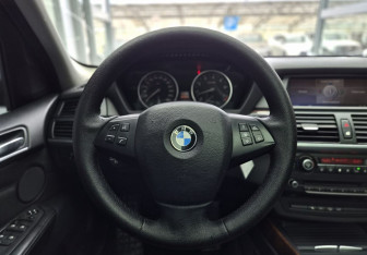 Подержанный автомобиль BMW X5 2008 года (9 фото)