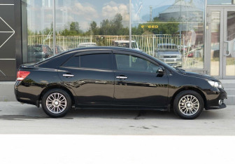 Подержанный автомобиль Toyota Allion 2016 года (4 фото)