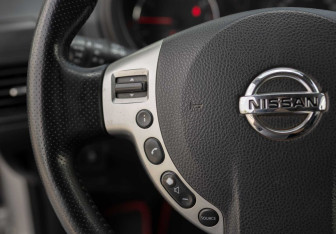 Подержанный автомобиль Nissan X-Trail 2013 года (12 фото)