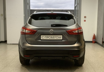 Подержанный автомобиль Nissan Qashqai 2017 года (5 фото)