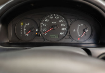 Подержанный автомобиль Mazda Familia Sedan 2000 года (12 фото)