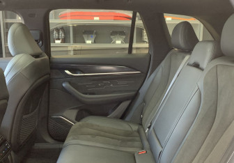 Подержанный автомобиль Geely Monjaro 2024 года (19 фото)