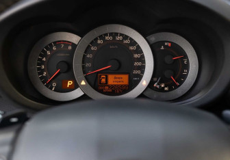 Подержанный автомобиль Toyota RAV4 2012 года (12 фото)