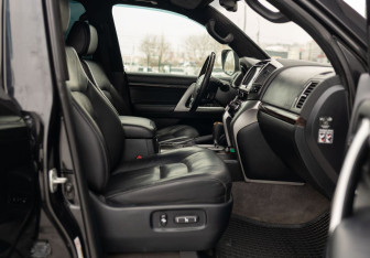 Подержанный автомобиль Toyota Land Cruiser Suv 2012 года (22 фото)