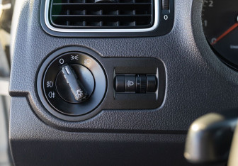 Подержанный автомобиль Volkswagen Polo Sedan 2011 года (16 фото)