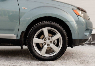 Подержанный автомобиль Mitsubishi Outlander 2008 года (9 фото)