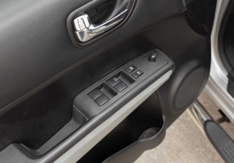 Подержанный автомобиль Nissan X-Trail 2013 года (16 фото)