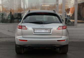 Подержанный автомобиль Infiniti FX 2006 года (6 фото)