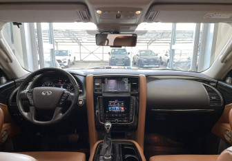 Подержанный автомобиль Infiniti QX80 2021 года (19 фото)