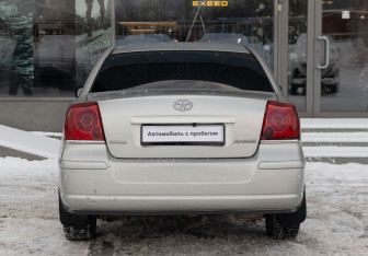 Подержанный автомобиль Toyota Avensis Sedan 2005 года (6 фото)
