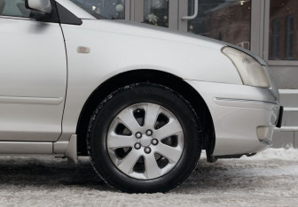 Подержанный автомобиль Toyota Premio 2003 года (9 фото)