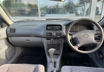 Подержанный автомобиль Toyota Sprinter Sedan 1998 года (8 фото)