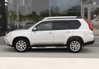Подержанный автомобиль Nissan X-Trail 2013 года (8 фото)