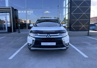 Подержанный автомобиль Mitsubishi Outlander 2017 года (2 фото)