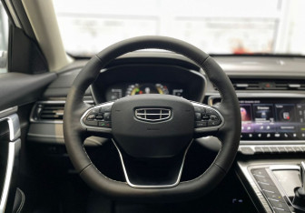 Подержанный автомобиль Geely Atlas Pro 2022 года (15 фото)