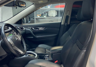 Подержанный автомобиль Nissan X-Trail 2015 года (10 фото)