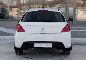 Подержанный автомобиль Peugeot 308 Hatchback 2011 года (6 фото)
