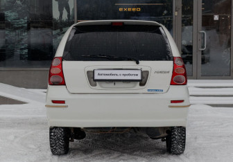 Подержанный автомобиль Toyota Nadia 2000 года (6 фото)