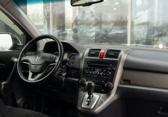 Подержанный автомобиль Honda CR-V 2011 года (10 фото)