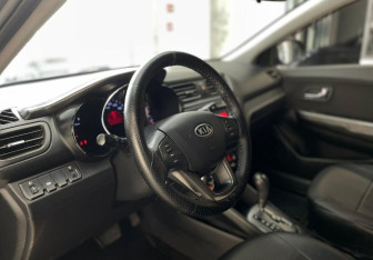Подержанный автомобиль Kia Rio Sedan 2012 года (8 фото)
