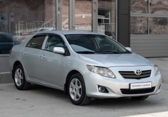 Подержанный автомобиль Toyota Corolla Sedan 2007 года (3 фото)