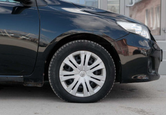Подержанный автомобиль Toyota Corolla Sedan 2013 года (9 фото)