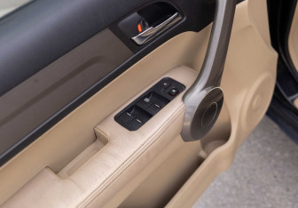 Подержанный автомобиль Honda CR-V 2008 года (16 фото)