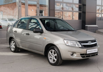 Подержанный автомобиль LADA (ВАЗ) Granta Sedan 2012 года (3 фото)