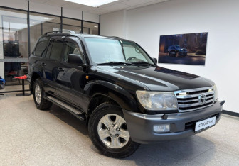 Подержанный автомобиль Toyota Land Cruiser Suv 2007 года (3 фото)