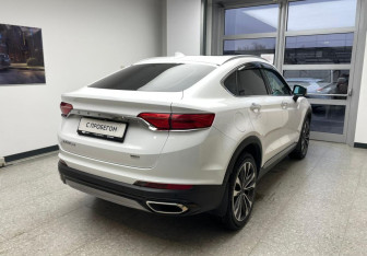 Подержанный автомобиль Geely Tugella 2021 года (4 фото)