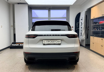 Подержанный автомобиль Porsche Cayenne 2019 года (7 фото)