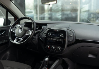 Подержанный автомобиль Renault Kaptur 2021 года (10 фото)