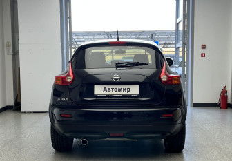 Подержанный автомобиль Nissan Juke 2011 года (5 фото)