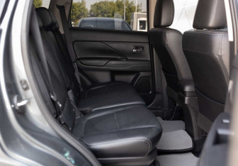 Подержанный автомобиль Mitsubishi Outlander 2014 года (19 фото)