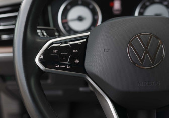 Подержанный автомобиль Volkswagen Touareg 2021 года (12 фото)