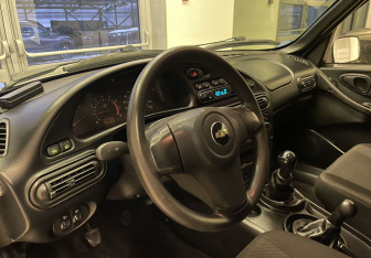 Подержанный автомобиль Chevrolet Niva 2011 года (9 фото)