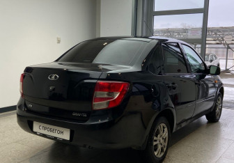 Подержанный автомобиль LADA (ВАЗ) Granta Sedan 2012 года (5 фото)